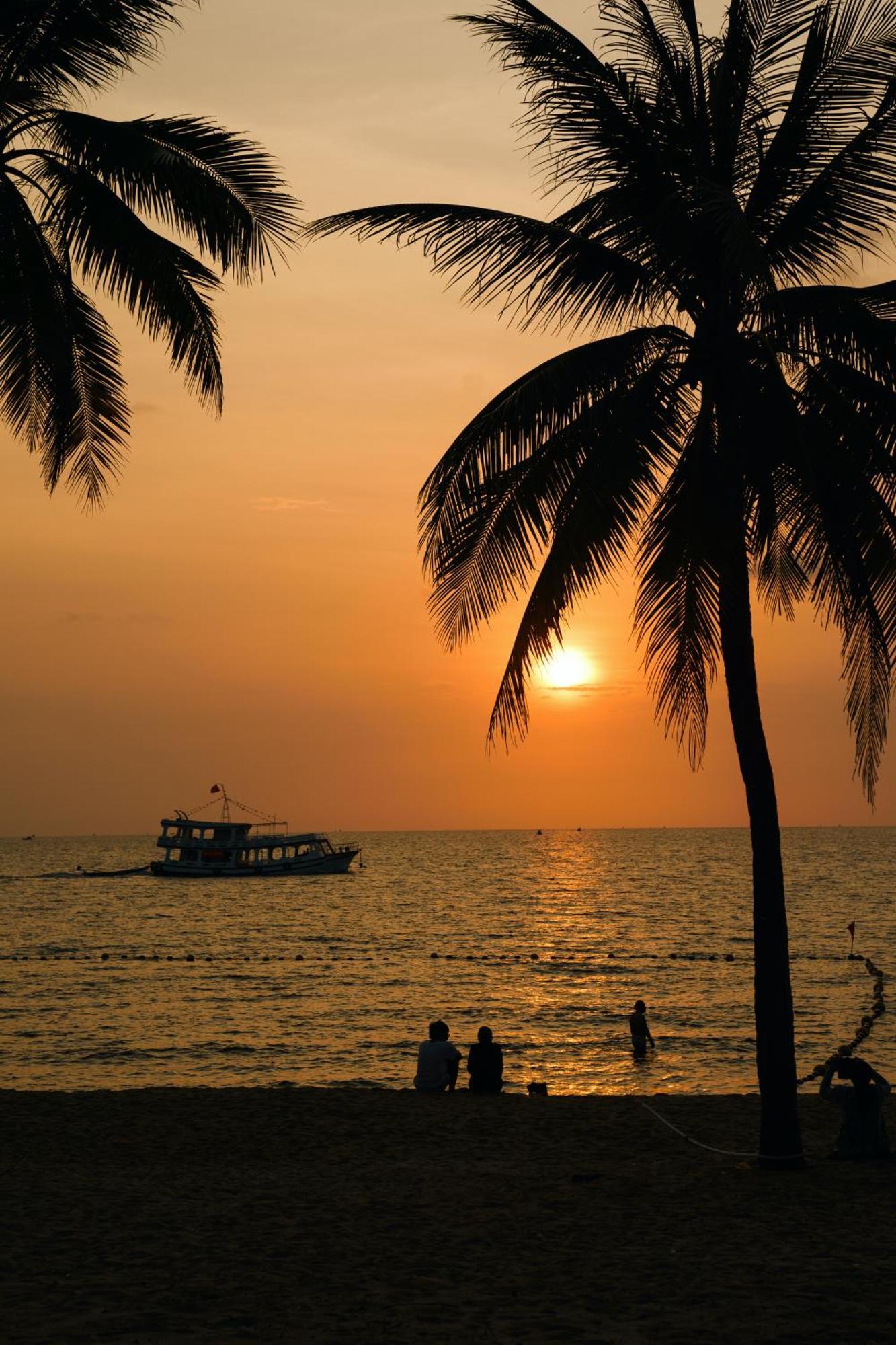 Kosmos Apart Hotel Phu Quoc - Night Market & Walkin To Beach Bagian luar foto
